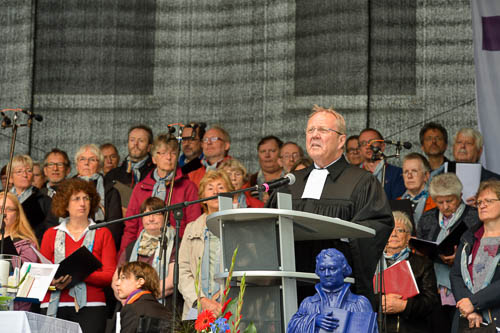 Tausende kamen zur Eröffnung auf dem Rathausplatz. (Foto: Raith)