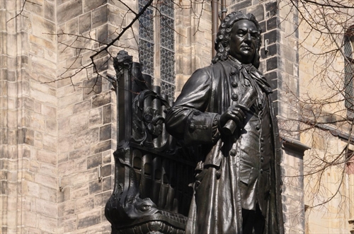 Das Johann Sebastian Bach Denkmal vor der Thomaskirche in Leipzig (Foto: Ernst)