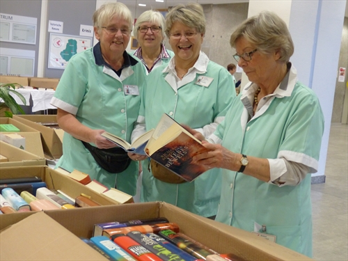  Das Büchereiteam der Ökumenischen Krankenhaushilfe (die "grünen Damen") veranstaltet auch dieses Jahr wieder einen Bücherbasar (Foto: Weiland)