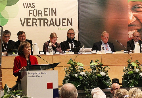 Die Präses der Ev. Kirche von Westfalen (EKvW) Annette Kurschus eröffnete am Sonntag mit ihrem Bercicht die Landessynode (Foto: EKvW)