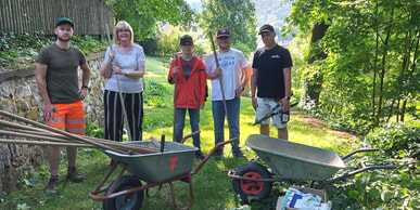 Schülerinnen und Schüler pflegten den Jüdischen Friedhof in Attendorn