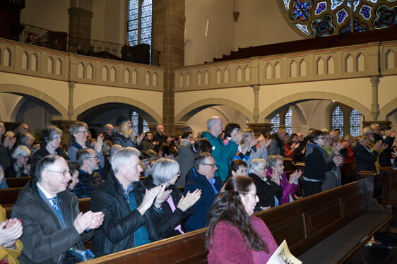 Das Publikum dankte den Musikern mit Standing-Ovations und anhaltendem Applaus. (Foto: Iris Kannenberg)