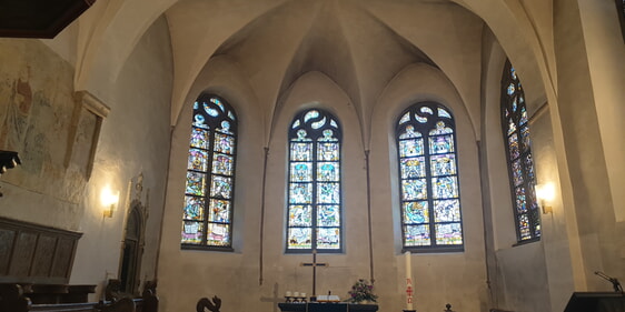 Bei der Sanierung der Apostelkirche müssen Abstriche gemacht werden. So ist etwa das Streichen des Gewölbes mit Kalkfarben nicht mehr möglich. (Foto: Max Gerhard)