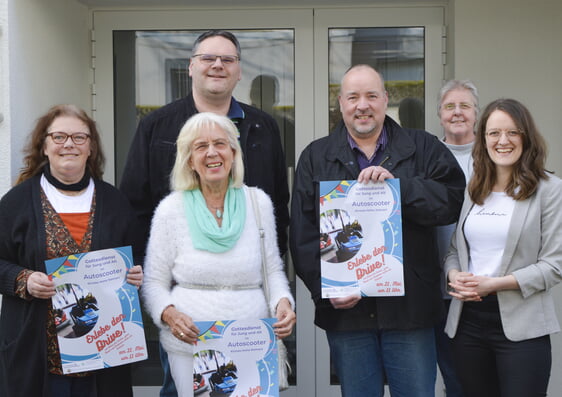 v.l.n.r. hinten: Pastor Marco Fischer (Gemeinde Gottes), Petra Schulz (Pastoral-Team Kath. Kirche) v.l.n.r. vorne: Pfarrerin Ramona Winkler-Rudzio (ev. Johanneskirche), Irmtraut Huneke (1. Vorsitzende Ev. Allianz Lüdenscheid), Pastor Holger Bungenberg (FeG Börsenstraße) und Pfarrerin Mathea Dieker (Öffentlichkeitsarbeit Ev. Kirchenkreis Lüdenscheid-Plettenberg). (Foto: EKKLP)