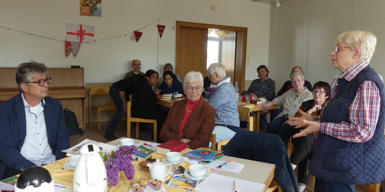 Die Bezirksfrauen aus den Gemeinden Hülscheid-Heedfeld und Oberrahmede berichteten durchweg über positive Erfahrungen bei ihren Besuchsdiensten. (Foto: Ingrid Weiland)