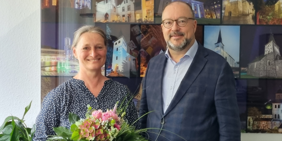 Superintendent Dr. Christof Grote begrüßte Pfarrerin Susanne Weiling, die ab dem 01. Juni im Ev. Kirchenkreis Lüdenscheid-Plettenberg tätig sein wird (Foto: EKKLP)