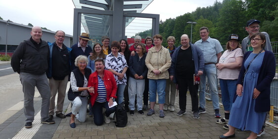 Aufbruch der Gruppe (in Brügge) zum Deutschen Evangelischen Kirchentag in Nürnberg. (Foto: Ingrid Weiland)