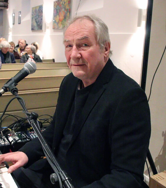 Chorleiter Helmut Jost hat die Musik zum Gospeloratorium "Hope - Eine afrikanische Geschichte" geschrieben. (Foto: Jakob Salzmann)