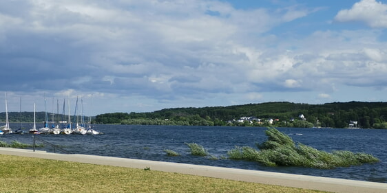 Eine steife Brise begleitete die Ausflügler. Foto: Diakonie