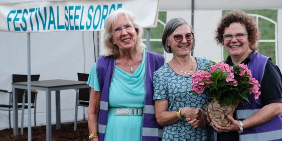 Irmtraut Huneke, Bettina vom Brocke und Claudia Adams Kuhbier (von links) vom Seelsorge-Team auf dem Bautz-Festival berichteten über viele gute Gespräche. (Foto: Malte Cilsik)