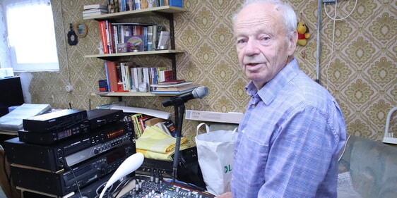 Am Mischpult ist Horst Severin nach wie vor in seinem Element. (Foto: Jakob Salzmann)