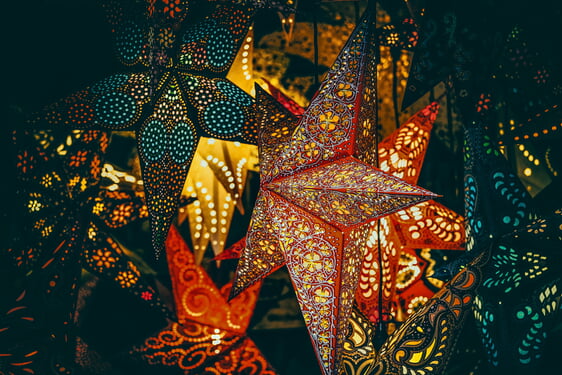 Am 02. Dezember findet der beliebte Weihnachtsmarkt rund ums Heedfelder Gemeindehaus statt. In guter Tradition empfängt er in diesem Jahr bereits zum achten Mal Besucherinnen und Besucher aus der ganzen Region (Beispielfoto: pixabay)