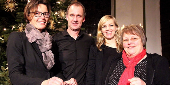 An die etwas anderen Halbzeit-Gottesdienste mit anderen Presbytern denkt Martin Eilbrecht gern zurück. Auf dem Archivbild aus dem Jahr 2016 ist er mit Manuela Koch, Julia Pütz und Christiane Peetz (von links), die im Presbyterium verbleiben, zu sehen. (Foto: Salzmann)