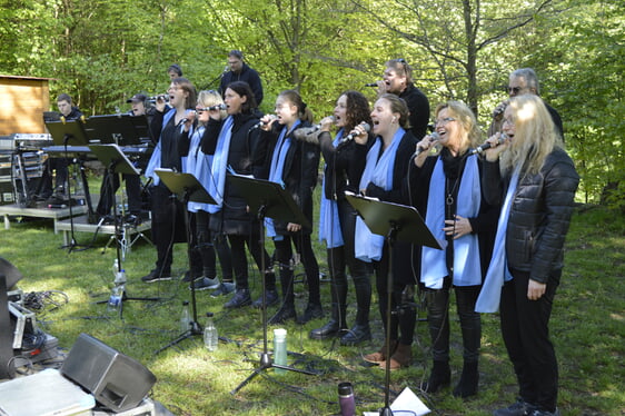 Musikalisch wurde der Gottesdienst von der Formation „Voices for Christ“ begleitet (Foto: Kannenberg)