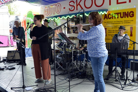 Natürlich darf die entsprechende Musik nicht fehlen – dafür hat Thomas Tetzflaff von der Ev. Kirchengemeinde Oberrahmede eigens eine Band zusammengestellt (Foto: Kannenberg)