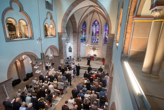 Die Jesus-Christus-Kirche war zum Festgottesdienst bis auf den letzten Platz besetzt (Foto: Büdenbender)