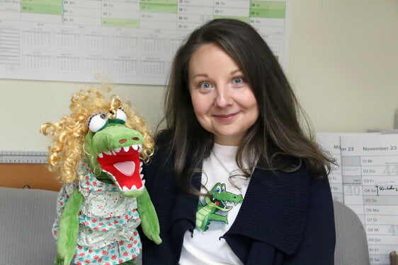 Bei den Vorschulkrokodilen, Mandy Griguhns Herzensprojekt, spielt Handpuppe Krokodella eine wichtige Rolle (Foto: Salzmann)