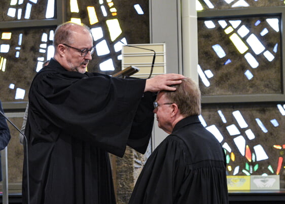 Entpflichtung von Pfarrer Riggert durch Superintendent Dr. Christof Grote. (Foto: Kannenberg)