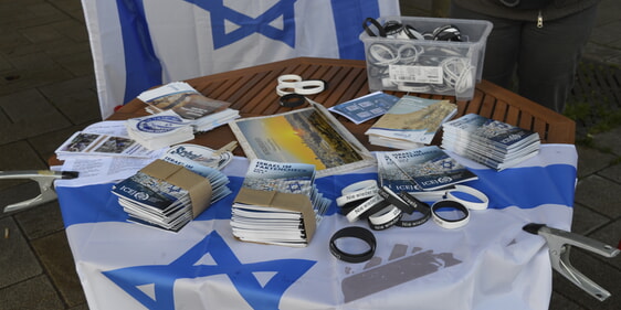 Der Info-Tisch zum Israel-Tag. (Foto: Kannenberg)