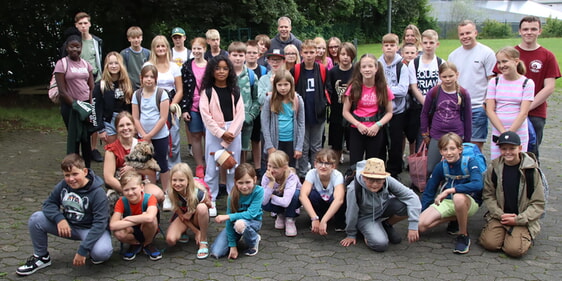 Mit 36 Kindern und Jugendlichen sowie 14 Mitarbeitern startete der CVJM Lüdenscheid-West gestern Richtung Münchhausen zu seinem großen Outdoor-Event, das nur alle zehn Jahre stattfindet (Foto: Salzmann)