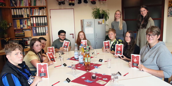 Im Rahmen des Sommerprogramms fand in der Kinder- und Jugendfreizeitstätte "Audrey's" ein Krimidinner statt (Foto: Salzmann)