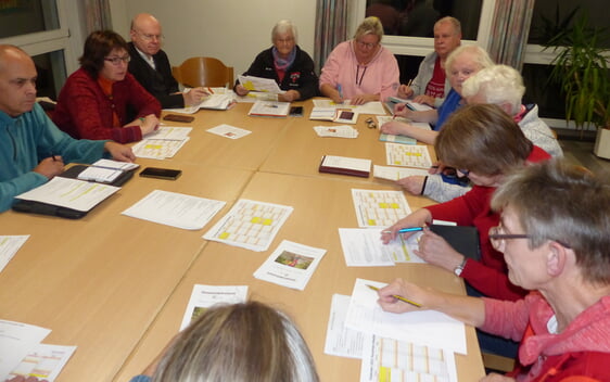 Schnell einig waren sich die Vertreter der einzelnen Gemeindegruppen der Evangelischen Kirchengemeinde Rönsahl und Kierspe bei der am Montagabend im Gemeindehaus stattgefundenen Terminabsprache (Foto Crummenerl)