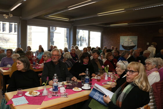 Der Empfang der Christuskirchengemeinde fand nach einem gemeinsamen Gottesdienst in der Christuskirche im angrenzenden Gemeindezentrum statt (Foto: Görlitzer)