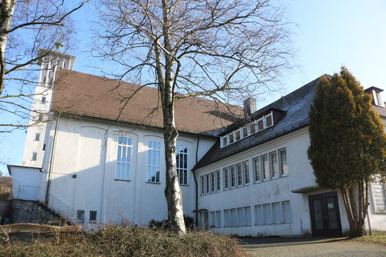 Die Auferstehungskirche in Lüdenscheid wird seit 2016 nicht mehr genutzt. Seitdem sucht die Versöhnungskirchengemeinde einen Käufer (Foto: Görlitzer)