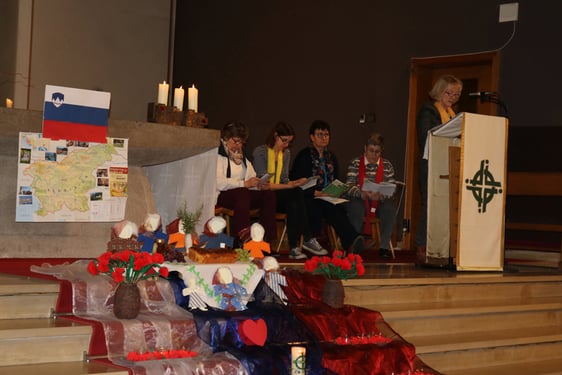 Ein überkonfessionelles Team aus verschiedenen Gemeinden wirkte beim Gottesdienst in Maria Königin mit (Foto: Görlitzer)