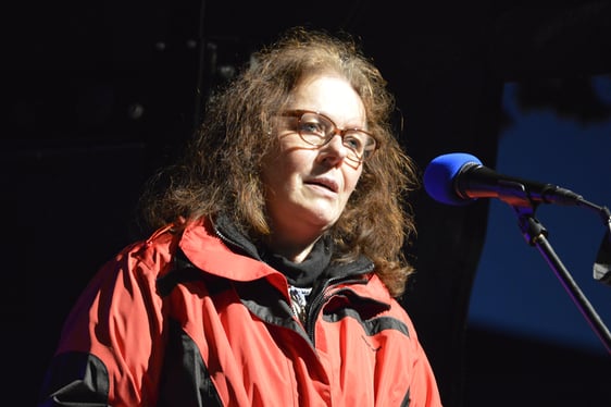 Pfarrerin Ramona Winkler-Rudzio (Ev. Johanniskirchengemeinde) spricht den zweiten geistlichen Impuls (Foto: Kannenberg)