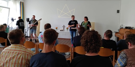 Rund 50 Leute aus den verschiedenen zum CVJM-Kreisverband Lüdenscheid gehörenden Vereinen hatten sich vom 17. bis zum 19. September in der CVJM-Jugendbildungsstätte Siegerland in Wilnsdorf eingefunden. (Foto: Ingrid Weiland)