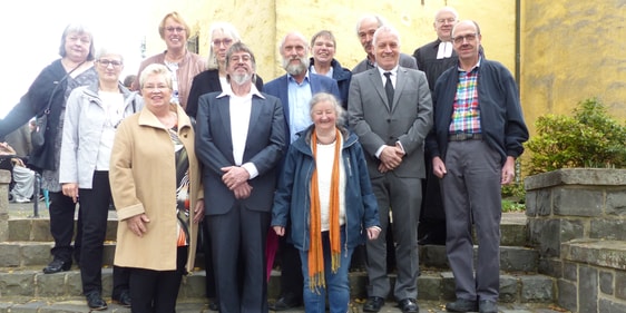 Goldene Konfirmation feierten am vergangenen Sonntag insgesamt 19 Frauen und Männer, die in den Jahren 1962 bis 1972 in der Servatiuskirche konfirmiert worden waren. (Foto: Rainer Crummenerl)