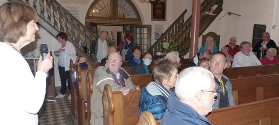 Unter Leitung von Kirchmeisterin Brigitte Denda fand am vergangenen Sonntag im Anschluss an den Gottesdienst in der Servatiuskirche ein weiteres Treffen mit Meinungsaustausch über die Perspektiventwicklung der Gemeinde sowie einen angedachten Zusammenschluss der beiden evangelischen Kirchengemeinden in Rönsahl und Kierspe statt. (Foto: Rainer Crummenerl)