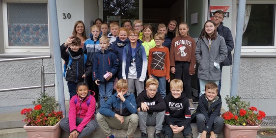 Aufbruch zur Kinder-Herbstfreizeit des CVJM Lüdenscheid-West: 20 Mädchen und Jungen machten sich auf nach Brilon-Gudenhagen. (Foto: Ingrid Weiland)