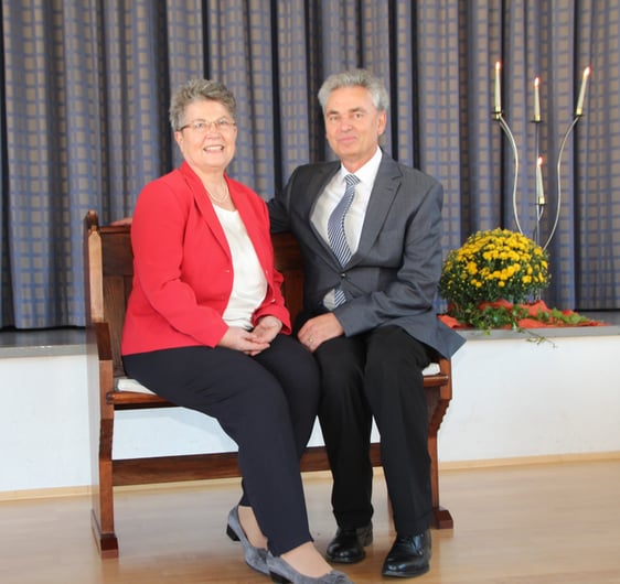 Eine alte Kirchenbank für Zwei. (Foto: Hartmut Damschen)